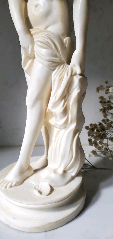 Vintage Alabaster Greek Goddess Statue Sculpture Figurine in Arts & Collectibles in City of Toronto - Image 2