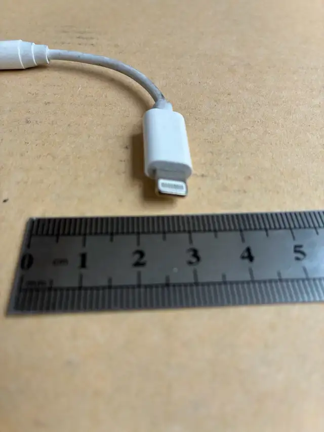 Genuine Apple Adapter  in Cables & Connectors in Kitchener / Waterloo - Image 3
