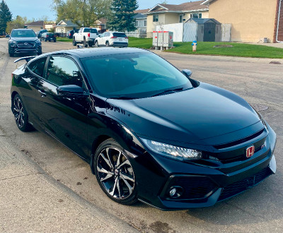 2018 Honda Civic Si manual, low KMs + warranty included.