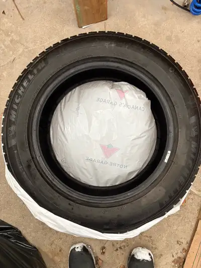 Set of 4 Michelin winter tire, size 235/60R18. The tires are in great condition and have plenty of t...
