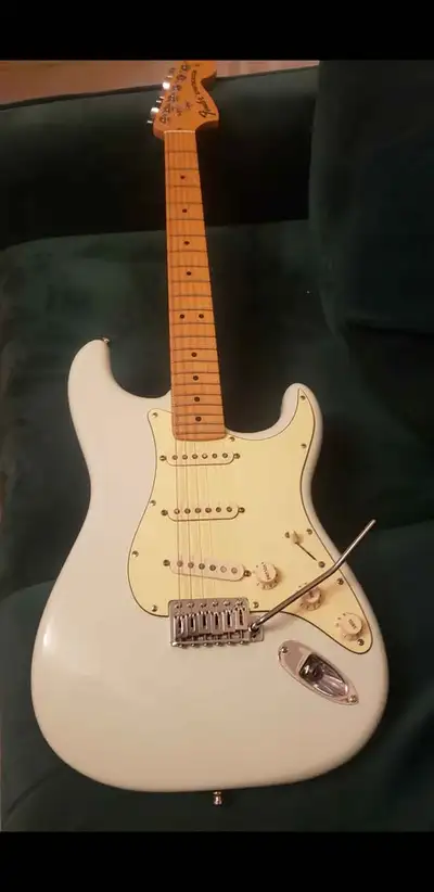 74 ads for fender stratocaster usa in Guitars in Canada | Kijiji
