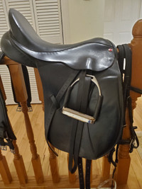 Albion dressage saddle (used)