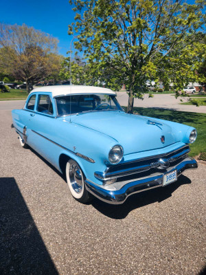 1953 Ford Customline 2 door sedan