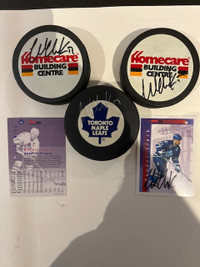 Wendell Clark Toronto Maple Leafs Signed Pucks (3) and Cards(2)