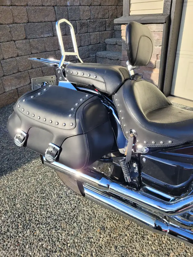 2011 Yamaha V-Star 650 Classic in Street, Cruisers & Choppers in Nanaimo - Image 8