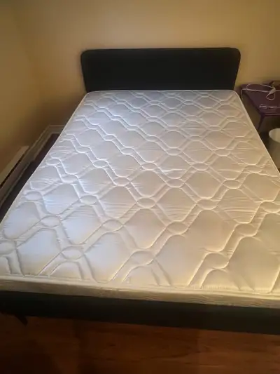 Lit double IKEA avec matelas - 120$  - excellent état, View more