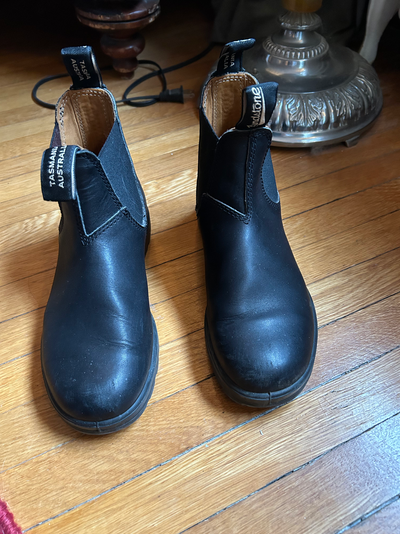 Women's Blundstone 558 (size 6.5), View more