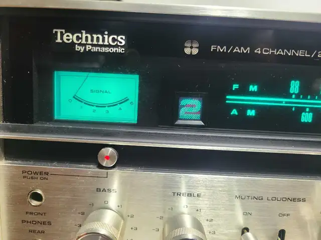 TECHNICS 5600XC STEREO RECEIVER in Stereo Systems & Home Theatre in Mississauga / Peel Region - Image 3
