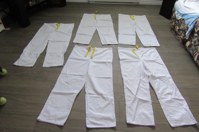 Pantalon Blanc ou Blouse Blanc de travail dans Articles multiples  à Longueuil/Rive Sud - Image 2