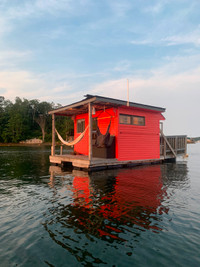 Iconic Mahone Bay Houseboat Cottage - No Property Taxes!