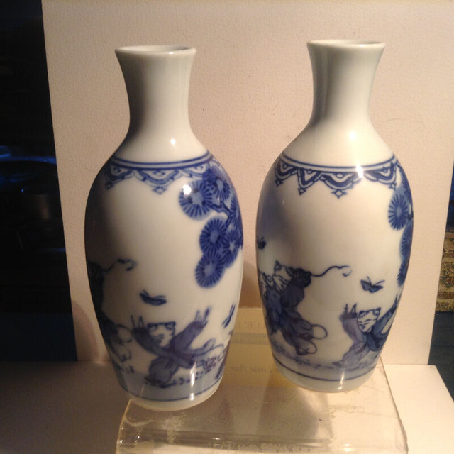 ANTIQUE CHINESE BLUE AND WHITE 2 X VASE KANGXI PERIOD in Arts & Collectibles in Vancouver - Image 3