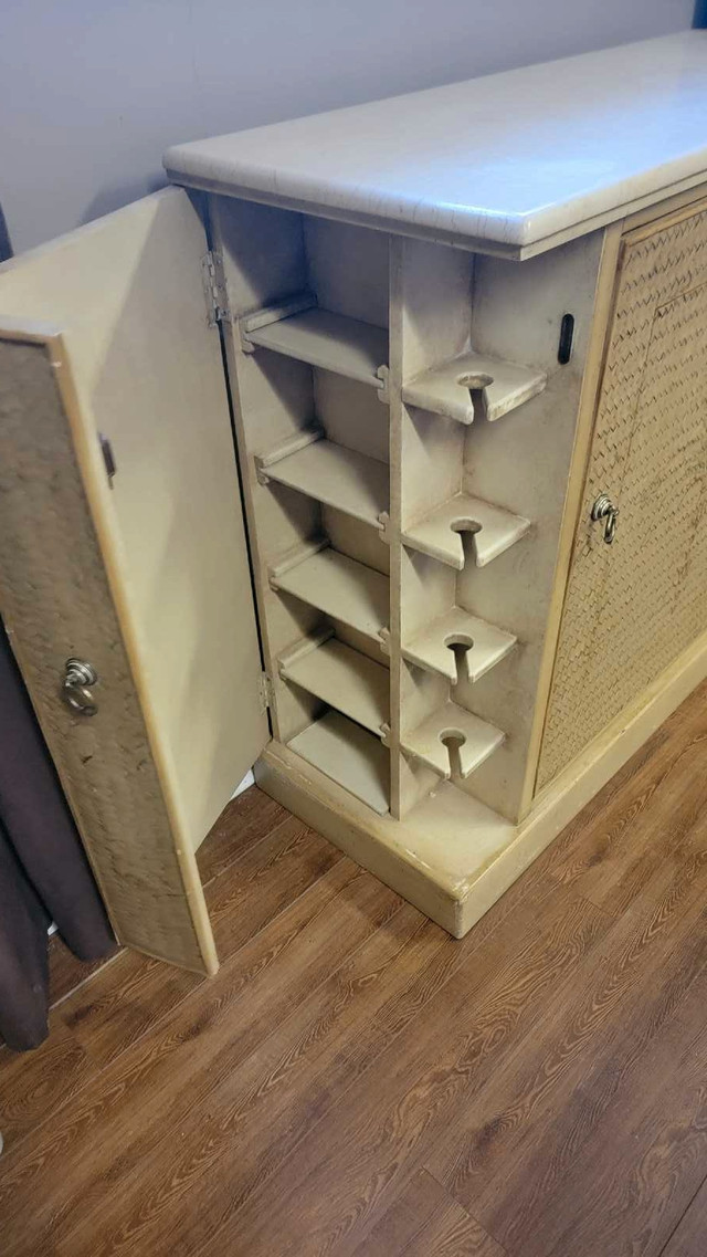 Liquor Cabinet (Lockable) in Hutches & Display Cabinets in Trenton - Image 4