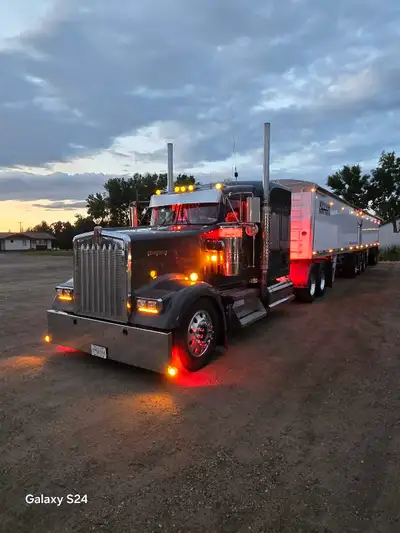07 w900. Kenworth. Motor was rebuilt July 2025 complete platinum inframe cat parts with paperwork. 6...