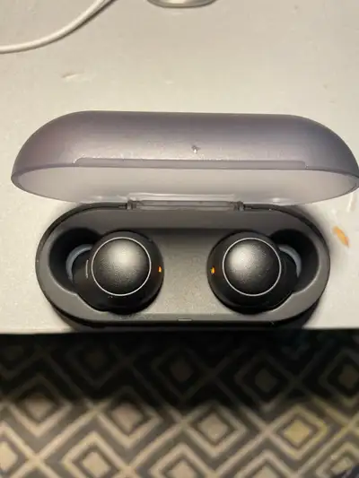 Sony earbuds very good condition comes with charging cable and case.