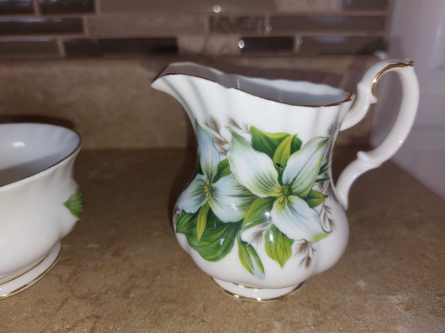 3 Pieces Royal Albert Trillium Creamer Sugar Mug Cup in Kitchen & Dining Wares in St. Catharines - Image 4
