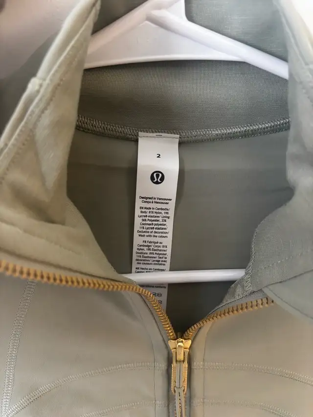 lululemon define jacket in Women's - Tops & Outerwear in Laval / North Shore - Image 4