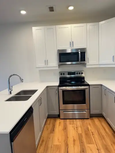 There is a 1 spacious bedroom in a 2 bed 2 bathroom apartment available with a private bathroom. Cha...