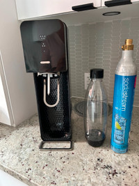 Soda stream Source + 2 cylindres + 1 bouteille