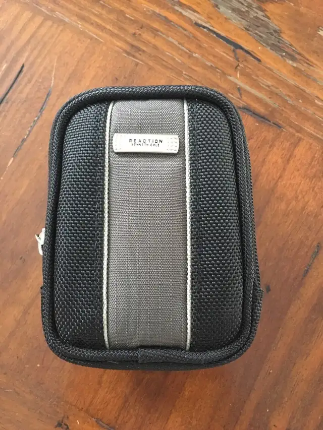Kenneth Cole camera case in General Electronics in Kitchener / Waterloo - Image 2