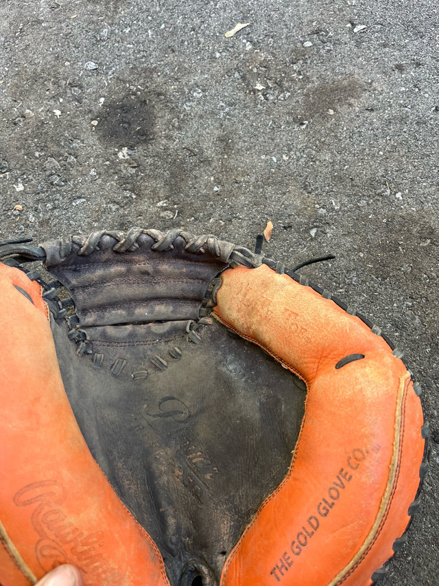Baseball gloves in Baseball & Softball in Oshawa / Durham Region - Image 2