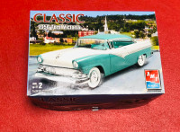 AMT Ertl Classic 1956 Ford Victoria 1:25 Model Car Kit New