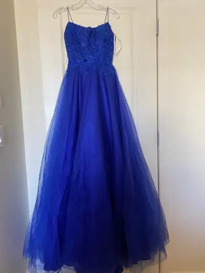 Alyce Paris ball gown style grad dress. Altered to size 2/4. No alterations to length. Worn once, li...