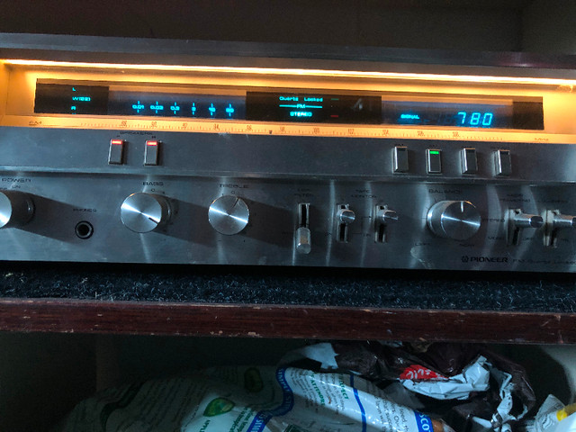 Pioneer SX-3700 Stereo Receiver in Stereo Systems & Home Theatre in Markham / York Region - Image 3