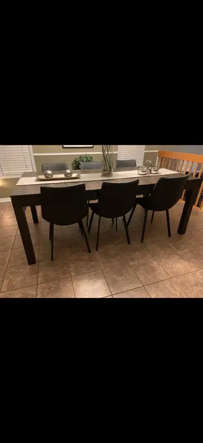 Dining Table/Table à dîner/ solid wood extendable, View more