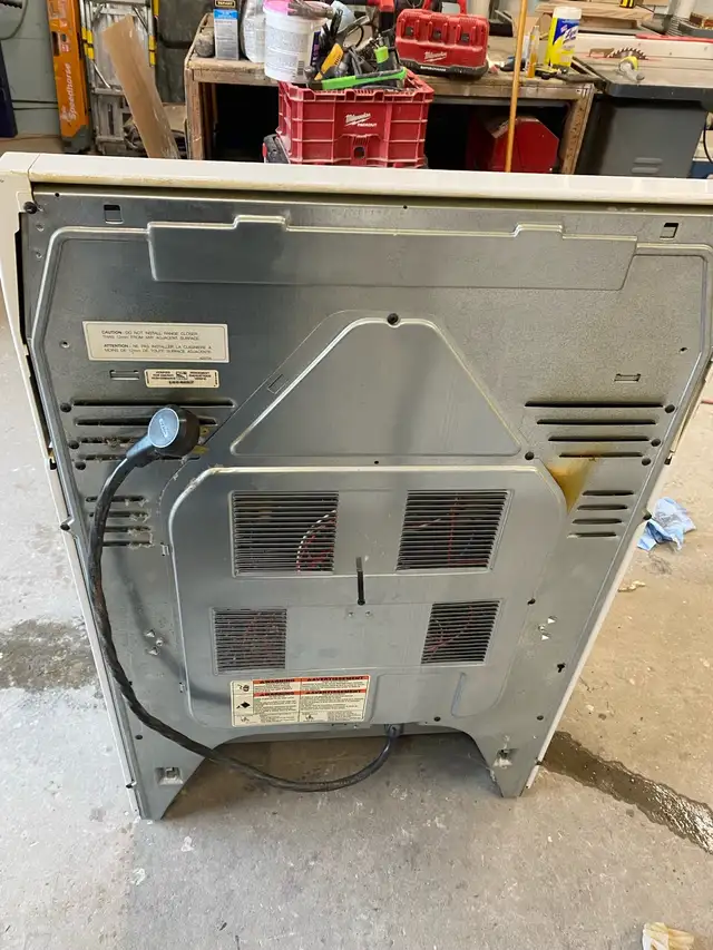 electric stove.  in Stoves, Ovens & Ranges in Markham / York Region - Image 5