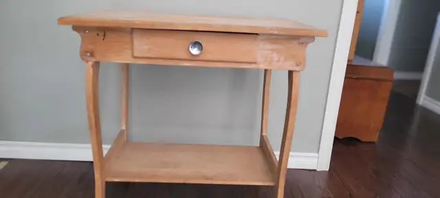 WOODEN SIDE END SMALL TABLE WITH DRAWER & SHELF CAN USE AS DESK in Other Tables in Barrie - Image 6