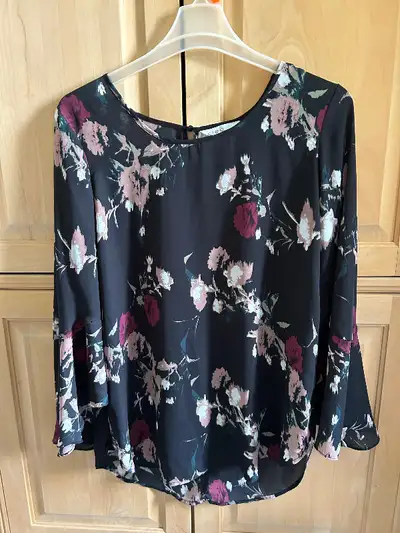 Ladies Blouse with Bell Sleeves, size large (Brampton), View more