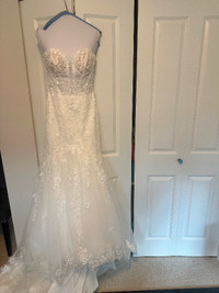 Wedding dress Maggie Soterro Lennon size 6