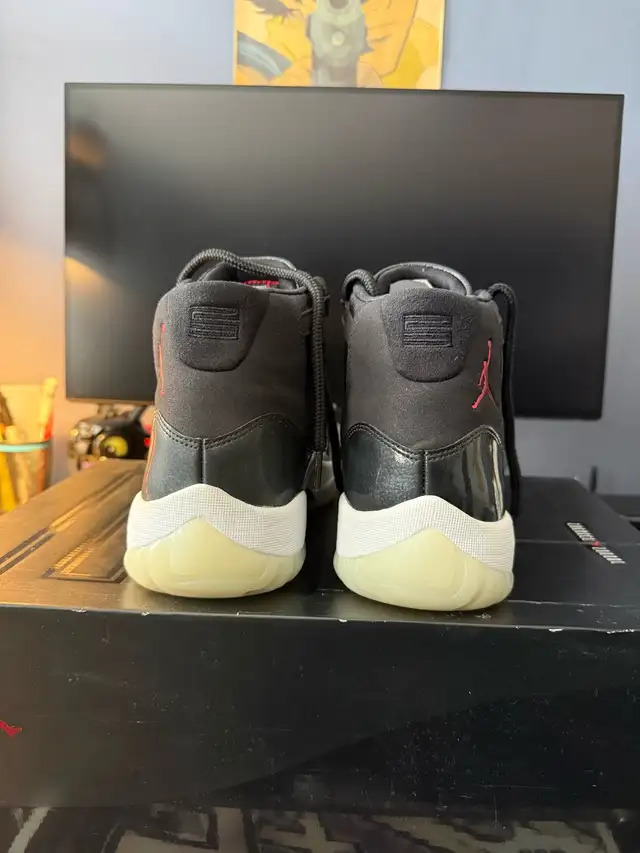 Air Jordan Retro 11 72-10s Size 13  in Men's Shoes in Markham / York Region - Image 4