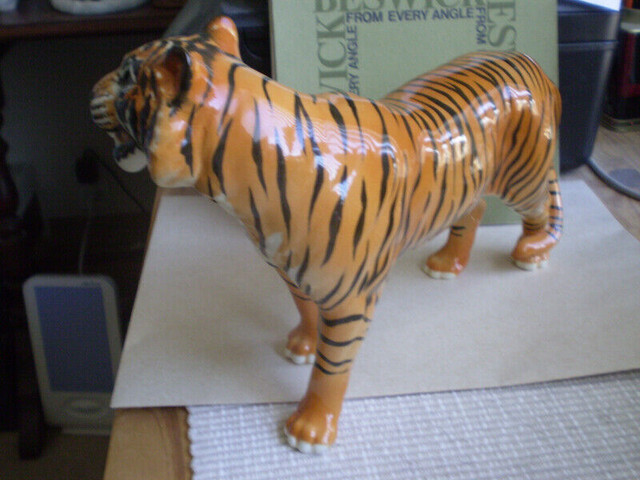 Beswick Wild Animal Figurine - " Tiger " - #2096 - in Arts & Collectibles in Kitchener / Waterloo - Image 4