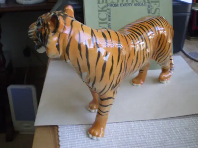 Beswick Wild Animal Figurine - " Tiger " - #2096 - in Arts & Collectibles in Kitchener / Waterloo - Image 5