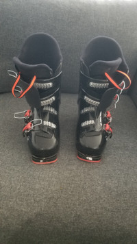 Size 24.5 ski boots. Rossignol comp 4