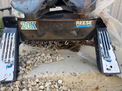 Reese 20K 5th Wheel/Gooseneck Hitch for sale. Used lightly and in excellent working condition. I rec...