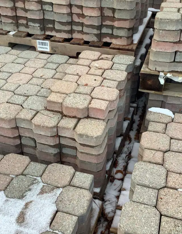 •KeyHole Pattern Unistone Paver ONLY $1 each • in Other in Owen Sound - Image 7