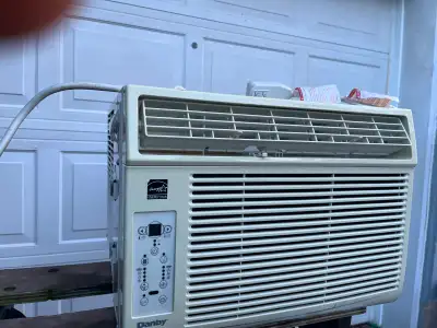 DANBY Air conditioner, Climatiseur AC 10000 btu.tres propre,ver, View more