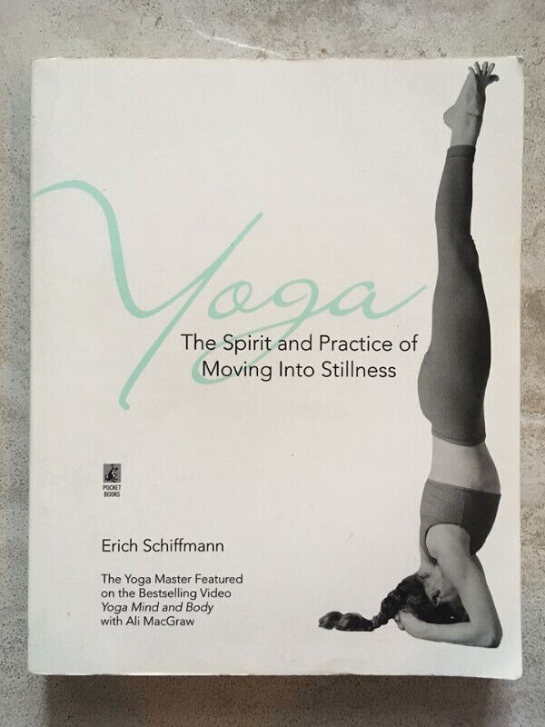 livre yoga spirit & practice moving into stillness e. schiffmann dans Autre  à Ville de Montréal