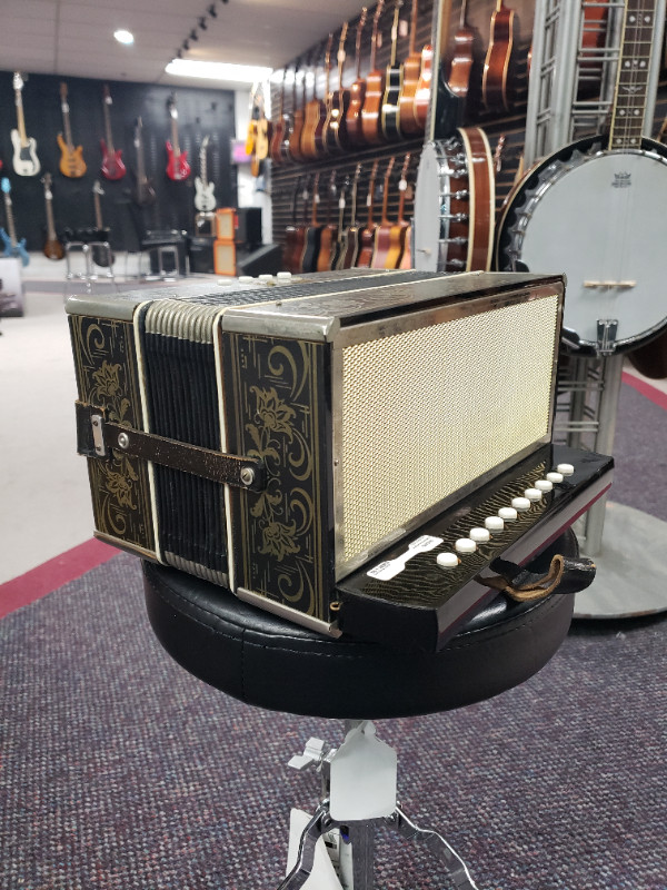 Hohner Vienna 1140 ST-CYR & Frere Inc. button accordion in Amps & Pedals in Cole Harbour