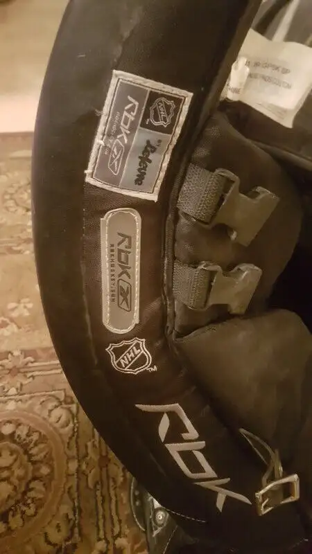 Reebox RBK 6K  JR 29" 74cm Goalie pads in Hockey in Markham / York Region - Image 6