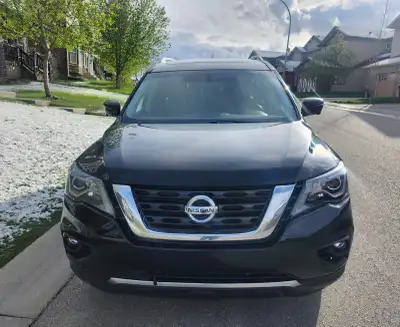 Selling my 2018 Nissan Pathfinder Platinum AWD with 184k on it. Automatic transmission with Tiptroni...