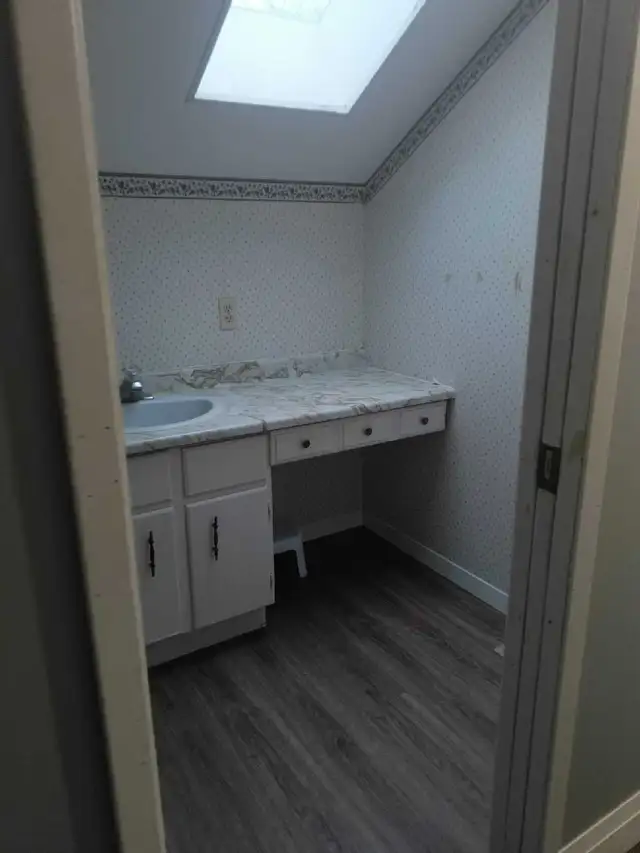 RENTAL: 2008 Sherbrooke ST W, Peterborough- Near Fleming College in Room Rentals & Roommates in Peterborough - Image 7