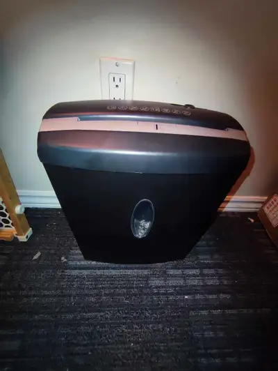 Omnitech Paper shredder in good working condition for only $60