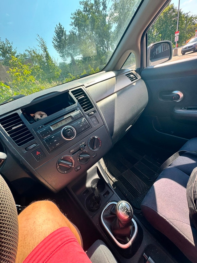 Car Nissan versa — photo 2