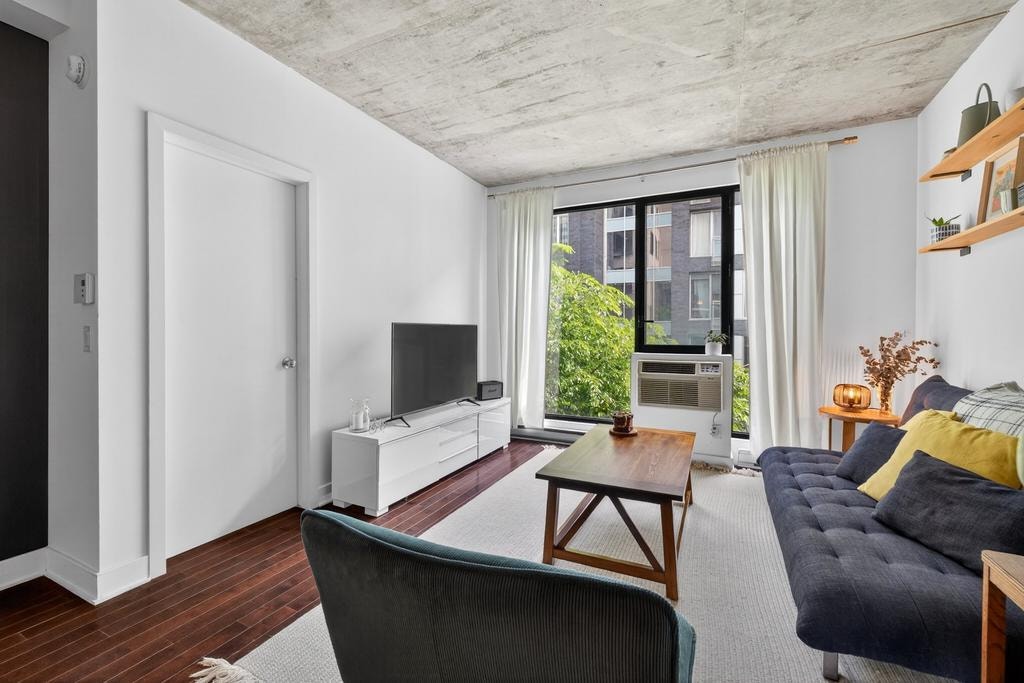 Loft Saint-Henri — chambre fermée, piscine, gym — photo 1
