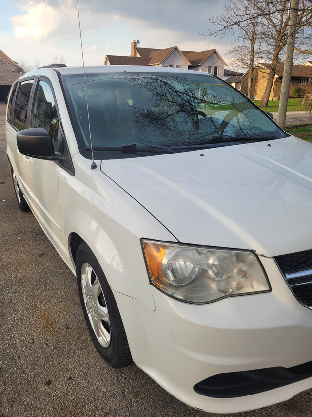 2014 Dodge Grand Caravan for sale in Cars & Trucks in Hamilton - Image 2
