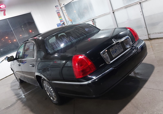 LINCOLN TOWNCAR 2006, Signature Limited in Cars & Trucks in City of Toronto - Image 4