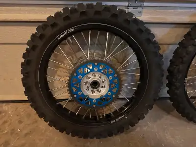 Tires and wheels Yamaha Warp 9 elite 48 tooth sprocket Rubber is virtually new Tire rear soft star c...